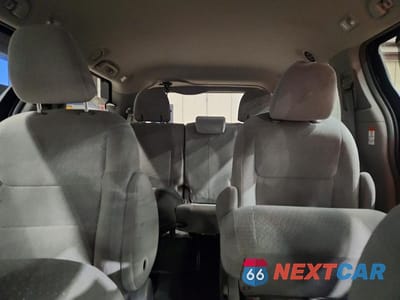 Zdjęcie 10 z 13 samochodu: 2015 TOYOTA SIENNA LE VIN:5TDJK3DC3FS119364 - miniatura