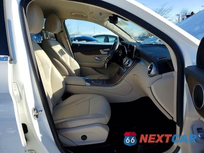 Zdjęcie 7 z 13 samochodu: 2022 MERCEDES-BENZ GLC 300 4MATIC VIN:W1N0G8EBXNG115782 - miniatura