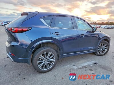 Trzecie zdjęcie samochodu z tyłu: 2025 MAZDA CX-5 SIGNATURE VIN:JM3KFBXY0S0579130 - miniatura