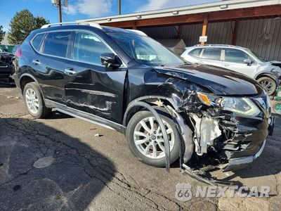 Czwarte zdjęcie samochodu z boku: 2018 NISSAN ROGUE S VIN:5N1AT2MV5JC810507 - miniatura