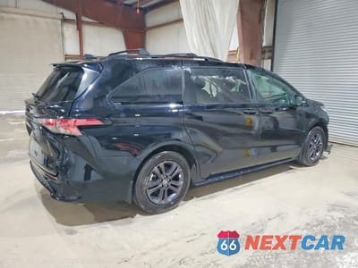 Trzecie zdjęcie samochodu z tyłu: 2025 TOYOTA SIENNA XSE VIN:5TDCSKFC1SS200499 - miniatura