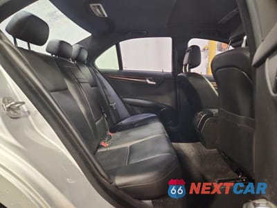 Zdjęcie 10 z 12 samochodu: 2011 MERCEDES-BENZ C 300 4MATIC VIN:WDDGF8BB5BR135392 - miniatura
