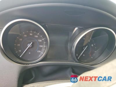 Zdjęcie 9 z 12 samochodu: 2017 JAGUAR F-PACE PREMIUM VIN:SADCJ2BV9HA493007 - miniatura