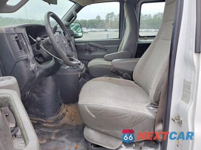 Zdjęcie 7 z 13 samochodu: 2017 GMC SAVANA 2500 UTILITY / SERVICE VAN VIN:1GTW7AFF6H1915013 - miniatura