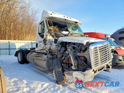 2017 FREIGHTLINER CASCADIA 113 SEMI TRUCK 1FUBGBDV1HLHH9545 - główne zdjęcie licytacji z USA - miniatura