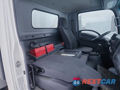 Zdjęcie 11 z 14 samochodu: 2015 ISUZU NPR HD BOX TRUCK VIN:JALC4W169F7003470 - miniatura