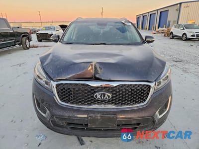 Piąte zdjęcie samochodu w środku: 2018 KIA SORENTO LX VIN:5XYPG4A36JG417810 - miniatura