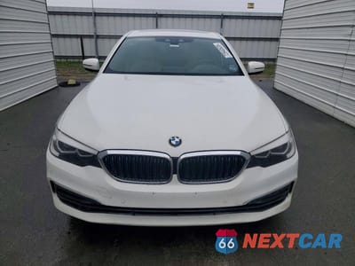 Piąte zdjęcie samochodu w środku: 2018 BMW 530E VIN:WBAJA9C50JB033256 - miniatura