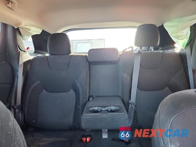 Zdjęcie 10 z 13 samochodu: 2019 JEEP CHEROKEE LATITUDE VIN:1C4PJLCBXKD427952 - miniatura
