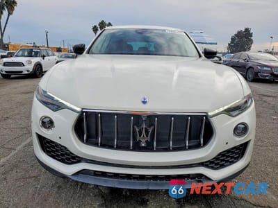 Piąte zdjęcie samochodu w środku: 2023 MASERATI LEVANTE MODENA VIN:ZN661YUM2PX411502 - miniatura