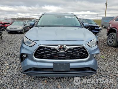 Piąte zdjęcie samochodu w środku: 2022 TOYOTA HIGHLANDER XLE VIN:5TDGZRBH1NS178922 - miniatura