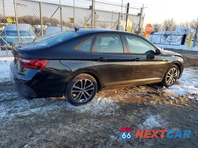 Trzecie zdjęcie samochodu z tyłu: 2022 VOLKSWAGEN JETTA SPORT VIN:3VWAM7BU4NM018729 - miniatura
