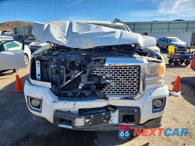 Piąte zdjęcie samochodu w środku: 2016 GMC SIERRA K2500 DENALI VIN:1GT12UE81GF237382 - miniatura