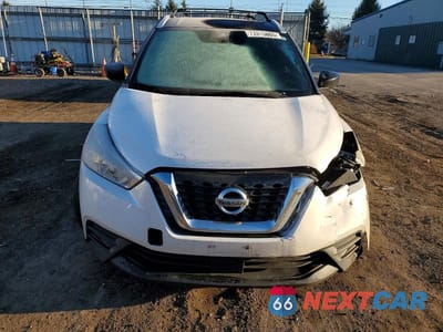 Piąte zdjęcie samochodu w środku: 2020 NISSAN KICKS SV VIN:3N1CP5CV2LL501169 - miniatura