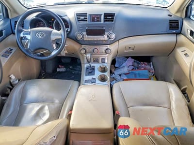 Zdjęcie 8 z 12 samochodu: 2012 TOYOTA HIGHLANDER VIN:5TDBK3EH4CS145451 - miniatura