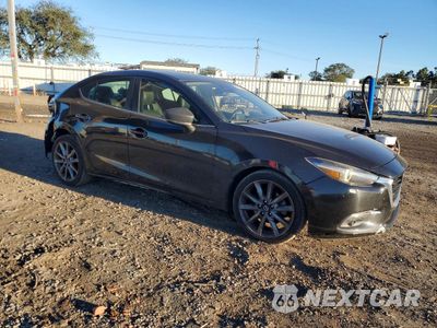 Czwarte zdjęcie samochodu z boku: 2018 MAZDA 3 GRAND TOURING VIN:3MZBN1W32JM210984 - miniatura