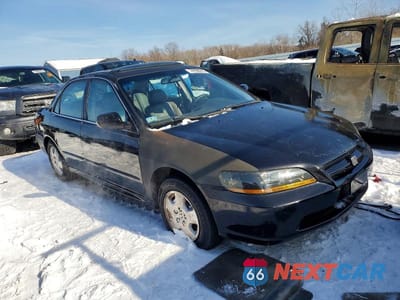 Czwarte zdjęcie samochodu z boku: 2002 HONDA ACCORD EX VIN:1HGCG16562A064365 - miniatura