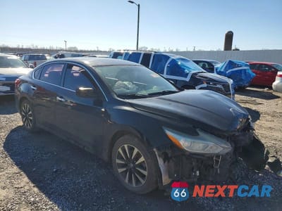 Czwarte zdjęcie samochodu z boku: 2018 NISSAN ALTIMA 2.5 VIN:1N4AL3AP9JC118062 - miniatura