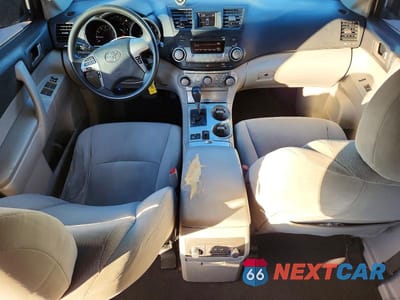 Zdjęcie 8 z 13 samochodu: 2011 TOYOTA HIGHLANDER BASE VIN:5TDBK3EH0BS085182 - miniatura