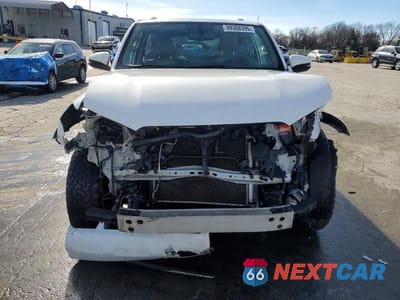 Piąte zdjęcie samochodu w środku: 2017 TOYOTA 4RUNNER SR5 PREMIUM VIN:JTEBU5JRXH5415344 - miniatura