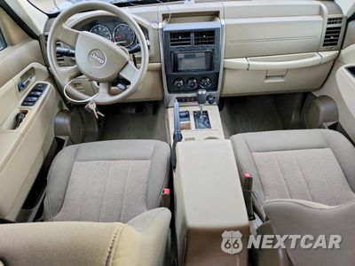 Zdjęcie 8 z 13 samochodu: 2010 JEEP LIBERTY SPORT VIN:1J4PN2GK1AW163154 - miniatura