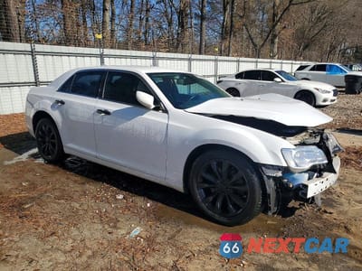 Czwarte zdjęcie samochodu z boku: 2018 CHRYSLER 300 TOURING VIN:2C3CCARGXJH195648 - miniatura