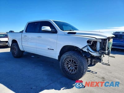Czwarte zdjęcie samochodu z boku: 2021 RAM 1500 BIG HORN VIN:1C6SRFFT9MN548064 - miniatura
