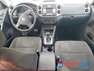Zdjęcie 8 z 13 samochodu: 2009 VOLKSWAGEN TIGUAN S VIN:WVGAV75N49W001757 - miniatura