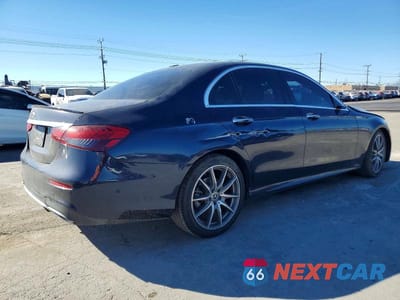 Trzecie zdjęcie samochodu z tyłu: 2022 MERCEDES-BENZ E 350 VIN:W1KZF8DB6NB087470 - miniatura