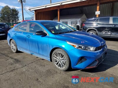 Czwarte zdjęcie samochodu z boku: 2022 KIA FORTE GT-LINE VIN:3KPF54AD7NE471209 - miniatura