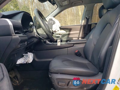 Zdjęcie 7 z 15 samochodu: 2024 TOYOTA GRAND HIGHLANDER XLE VIN:5TDAAAB58RS014996 - miniatura