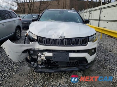 Piąte zdjęcie samochodu w środku: 2024 JEEP COMPASS LATITUDE VIN:3C4NJDBN6RT146423 - miniatura
