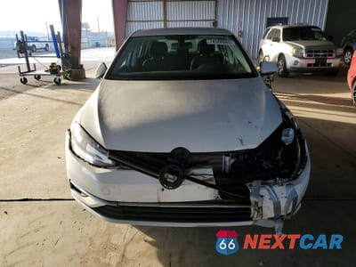 Piąte zdjęcie samochodu w środku: 2019 VOLKSWAGEN GOLF S VIN:3VWG57AU7KM010659 - miniatura