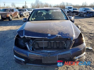 Piąte zdjęcie samochodu w środku: 2014 MERCEDES-BENZ C 300 4MATIC VIN:WDDGF8AB0ER322755 - miniatura