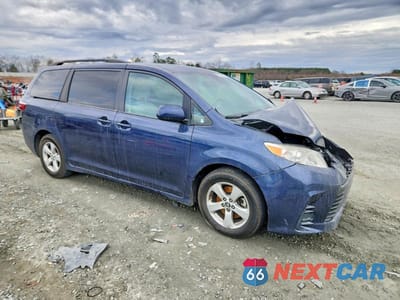 Czwarte zdjęcie samochodu z boku: 2018 TOYOTA SIENNA LE VIN:5TDKZ3DC0JS945758 - miniatura