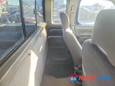 Zdjęcie 10 z 11 samochodu: 2000 NISSAN FRONTIER KING CAB XE VIN:1N6DD26S8YC384403 - miniatura