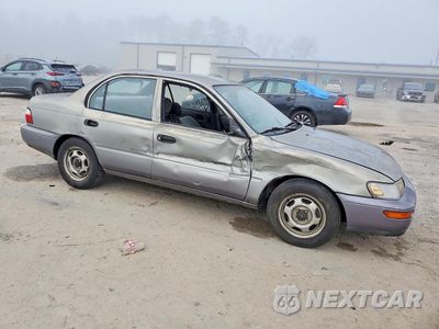 Czwarte zdjęcie samochodu z boku: 1997 TOYOTA COROLLA BASE VIN:1NXBA02EXVZ664798 - miniatura
