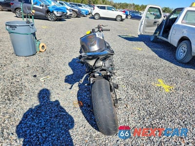 Czwarte zdjęcie samochodu z boku: 2013 YAMAHA YZFR1 VIN:JYARN23E9DA014616 - miniatura