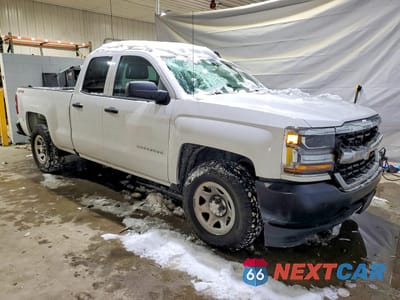 Czwarte zdjęcie samochodu z boku: 2018 CHEVROLET SILVERADO K1500 VIN:1GCVKNEC7JZ318212 - miniatura
