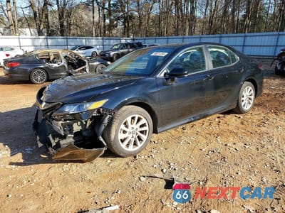 2023 TOYOTA CAMRY LE 4T1C11AK5PU156453 - główne zdjęcie licytacji z USA - miniatura