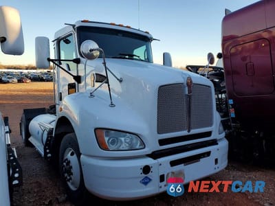 2017 KENWORTH CONSTRUCTION T400 3BKBA28X1HF158952 - główne zdjęcie licytacji z USA - miniatura