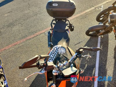 Piąte zdjęcie samochodu w środku: 2017 KTM 690 DUKE VIN:VBKLDV408HM798758 - miniatura