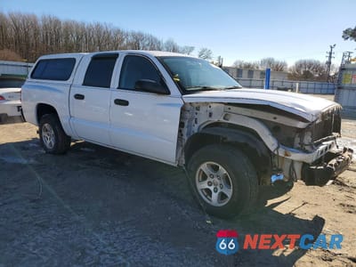 Czwarte zdjęcie samochodu z boku: 2005 DODGE DAKOTA QUAD SLT VIN:1D7HE48K85S292919 - miniatura