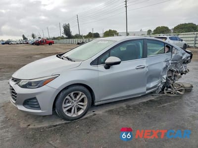 2019 CHEVROLET CRUZE LT 1G1BE5SMXK7145184 - główne zdjęcie licytacji z USA - miniatura