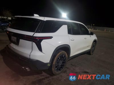 Trzecie zdjęcie samochodu z tyłu: 2024 CHEVROLET TRAVERSE L VIN:1GNEREKS8RJ179121 - miniatura