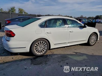 Trzecie zdjęcie samochodu z tyłu: 2017 VOLKSWAGEN PASSAT SE VIN:1VWBT7A36HC011674 - miniatura
