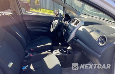 Piąte zdjęcie samochodu w środku: 2016 NISSAN VERSA NOTE S VIN:3N1CE2CP5GL398390 - miniatura