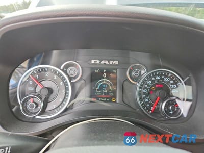 Zdjęcie 9 z 13 samochodu: 2023 RAM 1500 VIN:1C6RREFT9PN640370 - miniatura