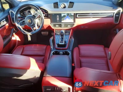 Zdjęcie 8 z 12 samochodu: 2021 PORSCHE CAYENNE GTS VIN:WP1AG2AY7MDA33560 - miniatura