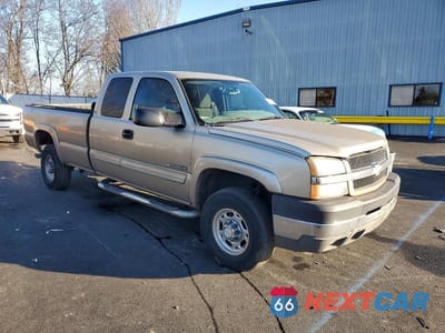 Czwarte zdjęcie samochodu z boku: 2004 CHEVROLET SILVERADO C2500 HEAVY DUTY VIN:1GCHC29G94E131734 - miniatura